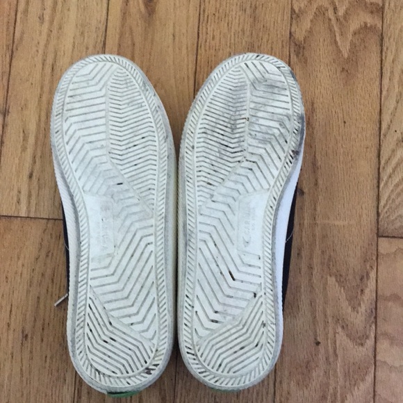 Pantone Cariuma Shoes - Picture 6 of 10